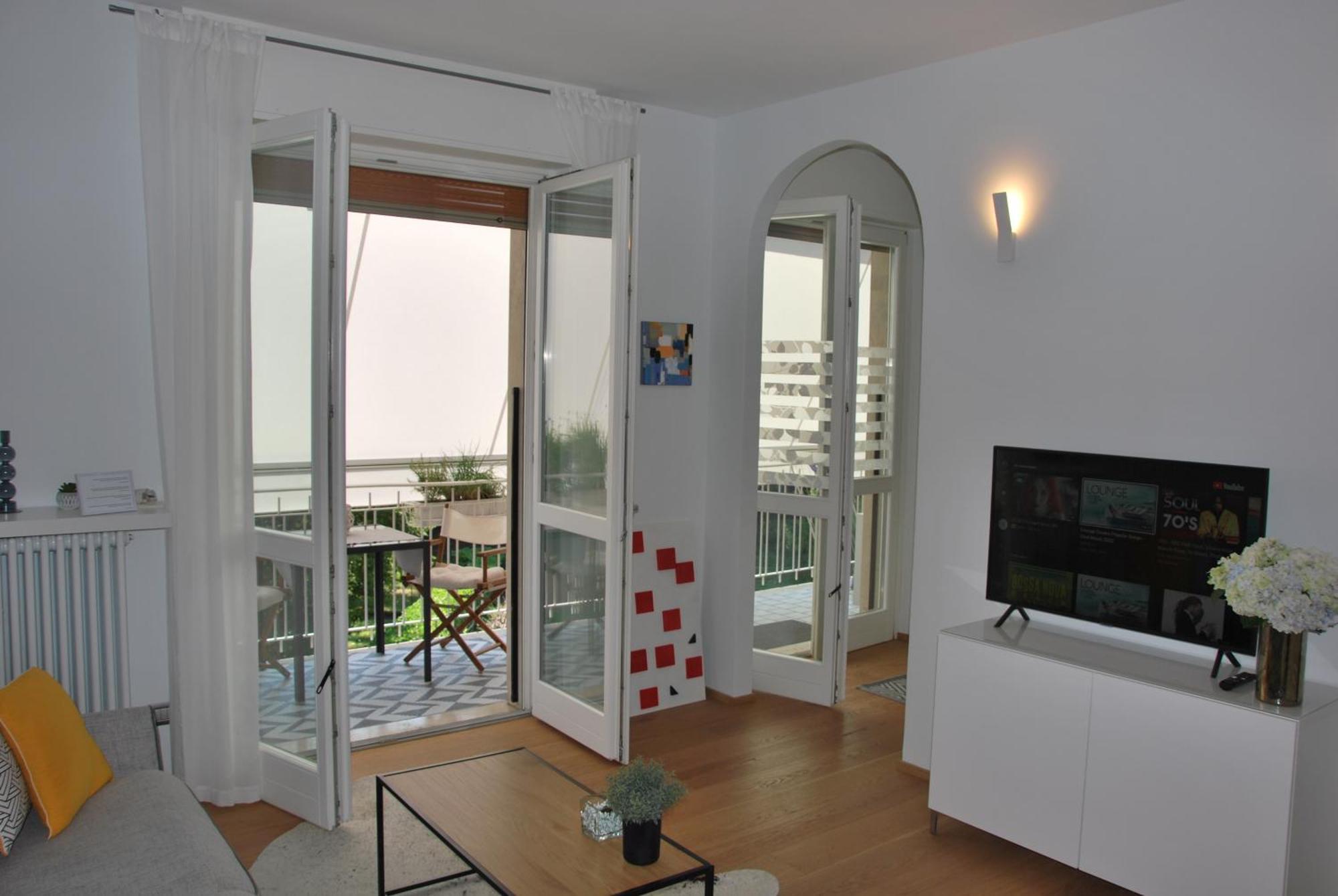 Suite 51 Appartamento Con Terrazzo A 50 Mt Dal Lago - Private Parking (Adults Only) Arona Zewnętrze zdjęcie