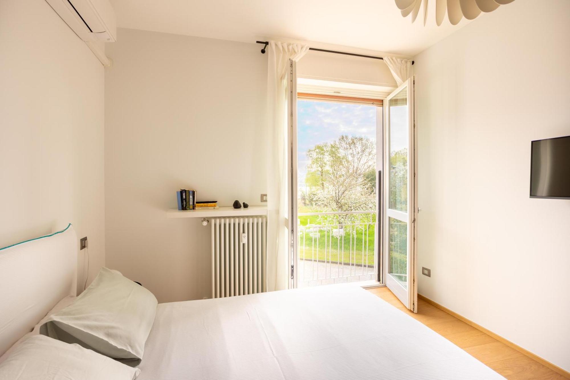 Suite 51 Appartamento Con Terrazzo A 50 Mt Dal Lago - Private Parking (Adults Only) Arona Zewnętrze zdjęcie